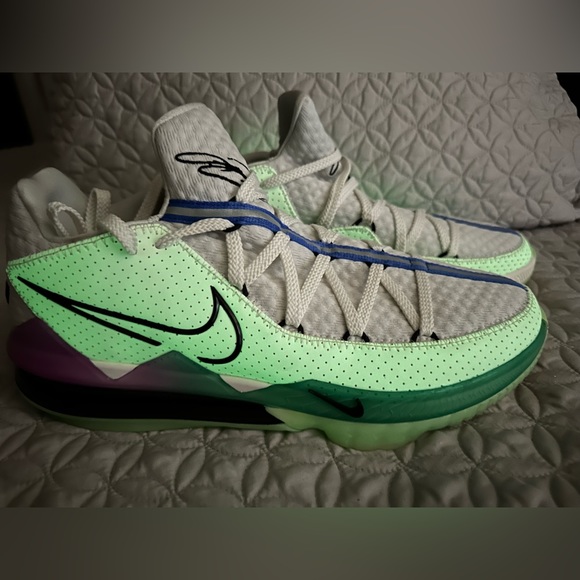 Nike LeBron XVII Low “Spruce Aura” - Picture 4 of 7
